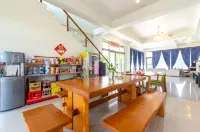 Colorful Fish Cottage - 2-Star