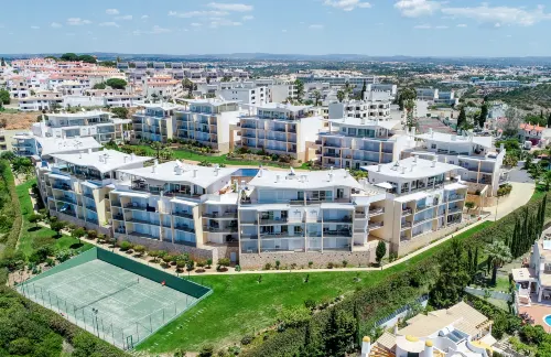 BnB Homes Ocean View Apartment with Comfortable Terrace, 2 Swimming Pools & Tennis Court