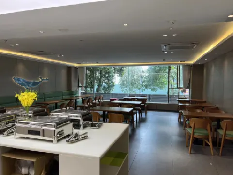 NanJin Light Luxury Hotel