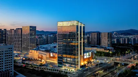 EVEN Hotel Qingdao Laoshan Отели рядом с достопримечательностью «Ocean University of China Laoshan Campus»