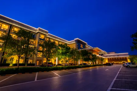 Peace International Hotel Отели рядом с достопримечательностью «Beihua Institute of Astronautics and Technology (East Campus)»