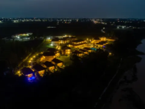 リバーバンクジャングルリゾート チトワンのホテル