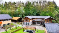 LiChuan BaiQueshan Residential hostal