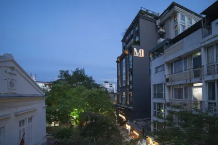 Signature by M Village Thợ Nhuộm Отели рядом с достопримечательностью «Hanoi Train Street»