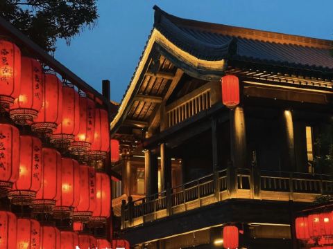 Luoyang Xingfuli Inn (Shizi Street Night Market Luoqi Ancient City Branch)