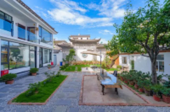 Dali Guiyin Homestay (Erhai Caicun Longkan Wharf Branch)