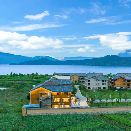 Lugu Lake · Lede Far Mountain Accommodation