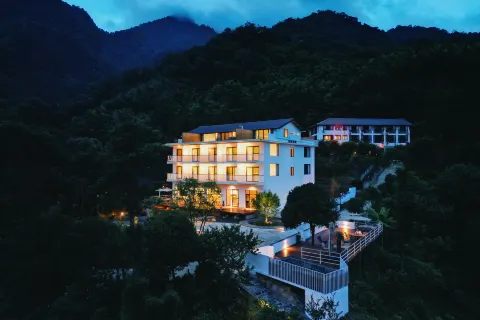 Pure Cloud Hotel