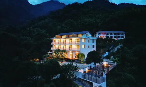 Pure Cloud Hotel