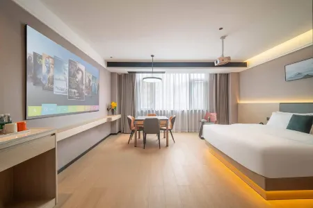 KMF Shadow Stay Smart Hotel(Zhenfeng Bus Station Zhenfeng Ancient City Store)