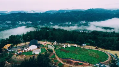 Manchon Village and Ewha Island Guofeng Camp Hotel in zona Chongqing Qianye Grassland Scenic Spot