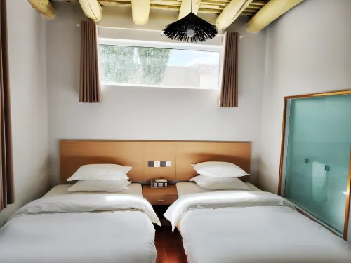 Yunjiaoxia Homestay (Batie Night Market)