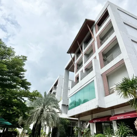 Green Hotel and Resort Отели рядом с достопримечательностью «Храм Тхунг Сетхи»