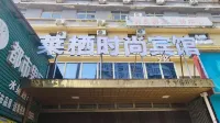 Yangxin Carnival Business Hotel Hotels near Xiang'egan Bianqu E Southeast Cemetery of Revolutionary Martyrs
