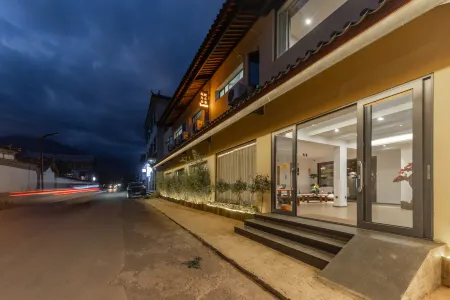 Good Times·Meet the snow mountain Courtyard(Baisha Old Town） Отели рядом с достопримечательностью «Lijiang Snow Mountain Falcon Valley Scenic Area»