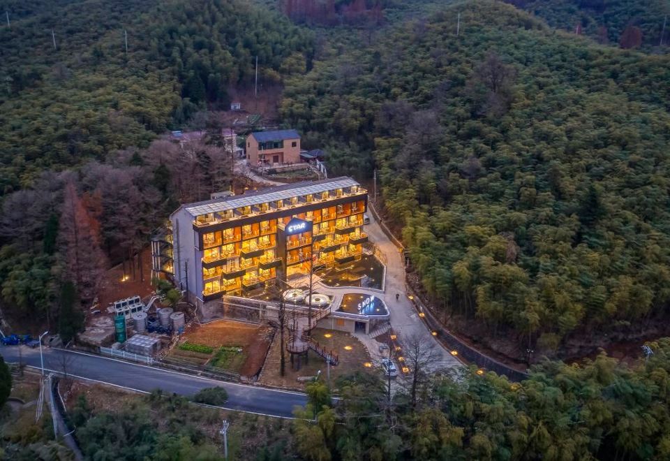 Lingshang · Jiangnan Tianchi Holiday Hotel 전경