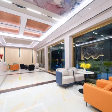 Contracted theme hotel