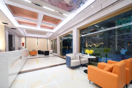 Contracted theme hotel Отели рядом со станцией Luoping Railway Station