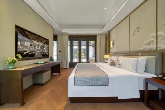 Mountain Lake Hotel in Haining