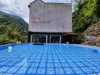 Dayi District Snail Soup Home Stay - Rooftop Pools