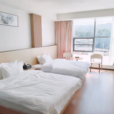 Pinghe Regional Tourism Distribution Service Center Hotel Hotels near Sanping Temple