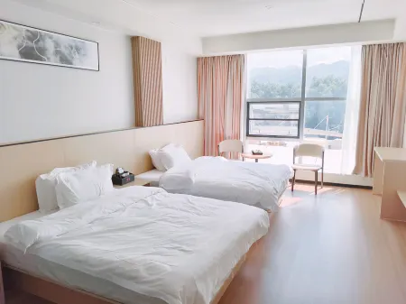 Pinghe Regional Tourism Distribution Service Center Hotel