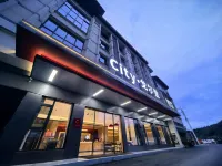 City Golden Hotel Отели рядом с достопримечательностью «Хубэйский институт Энш»