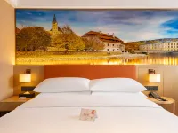 Vienna Hotel (Huludao City Center Department Store Branch ) Hotel di Huludao