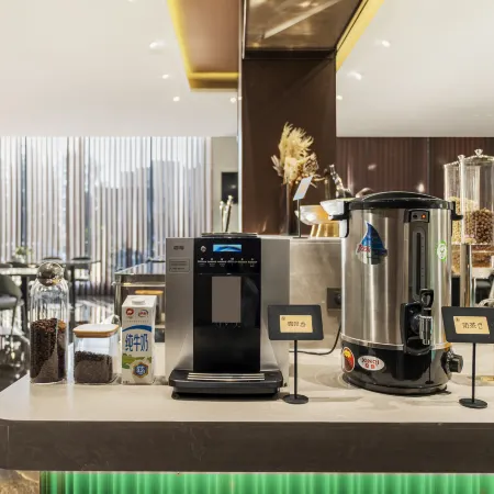 THE SENVEN STARS INTERNATIONAL HOTEL