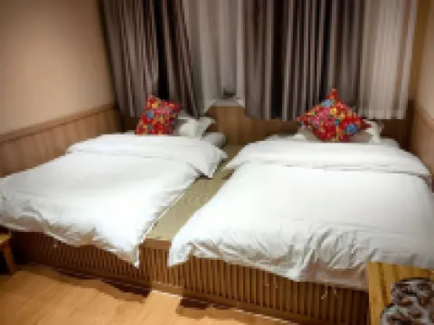 Xuexiang Xueyun Holiday Hotel