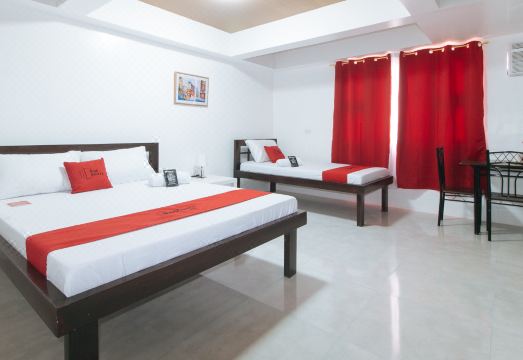 7. RedDoorz..