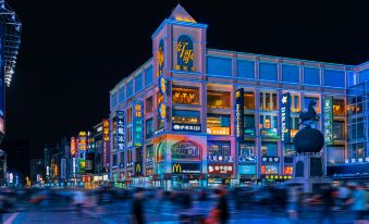 4. 路客Hotels..