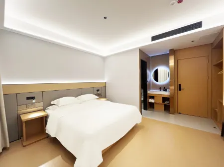 LongYunSiXi Hotel (Qiqihar railway station) Отели рядом с достопримечательностью «Heilongjiang Traffic Vocational and Technical College»