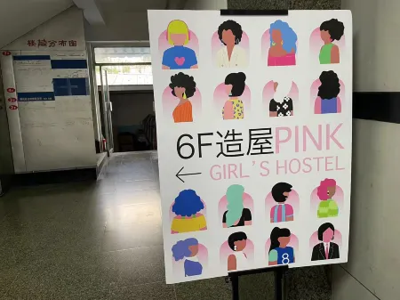 Cheng Construction House PINK Girls Youth Hostel