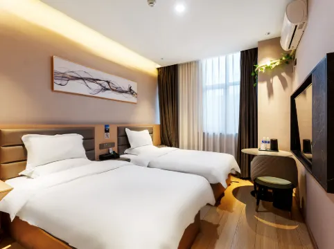 Elong ME Hotel (Jinan Daminghuzhan Huangtai Huanqiu Jiaju)