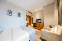 Qujing Yishi Yihe Hotel (Cuifeng Road, Qilin District) Hotels near Embossment of Zhuge Liang and Meng Huo