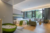 Baichen Future Hotel (Xuchang High-speed Railway East Station Pangdonglai Yunding) Hotel a 