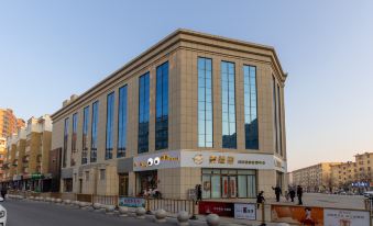 Ye Yuchen Esports Movie Hotel (Xinhua Street Shangfeng Square Branch)