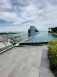 THE BASE apartments at central pattaya - مسبح على السطح