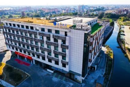 Haiyan Tongyuan Yiju Hotel