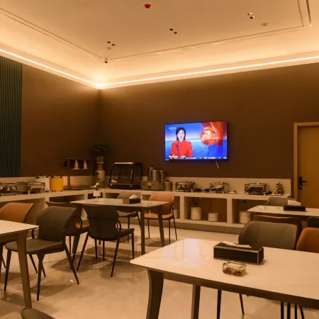 Imperial city Hotel Отели в г. Чжаотун