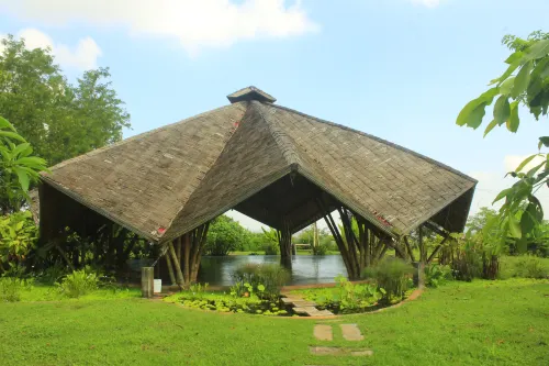 Hanchey Bamboo Resort