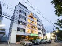 Siam Palace Hotel Các khách sạn gần Ga BTS-Ari