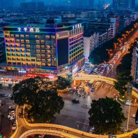 JI Hotel (Suining Central Business District Pedestrian Street)