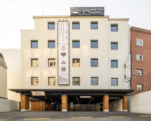 Anook Hotel and Spa Seoul Jongno Anguk 1st Отели рядом с достопримечательностью «Чонногу»