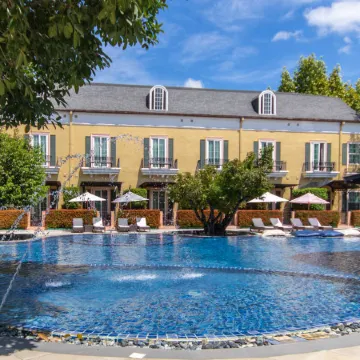 Rancho Charnvee Resort & Country Club Khaoyai Отели рядом с достопримечательностью «Ресторан Midwinter Green»