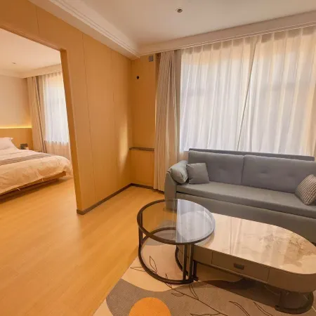Dongxing Holiday Hotel
