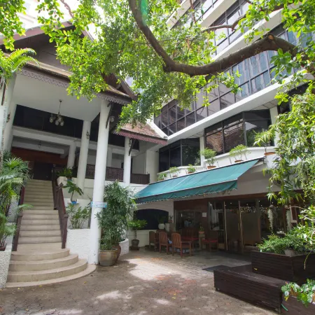 The Tarntawan Hotel Surawong Bangkok Отели рядом с достопримечательностью «Комплекс Чамчури Сквэр»