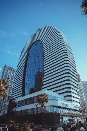 Alliance Palace Batumi Отели рядом с достопримечательностью «Астрономические часы»