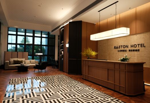 샤먼 호텔의 깔끔한 침실 전경